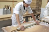 巻き取って縦横のばす方向を変えながら