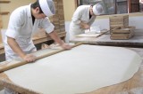 職人の技　薄く均一にのびていきました