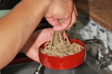 器に適量を盛りつけます
