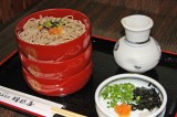 ゆでたてのそばをお召し上がりください